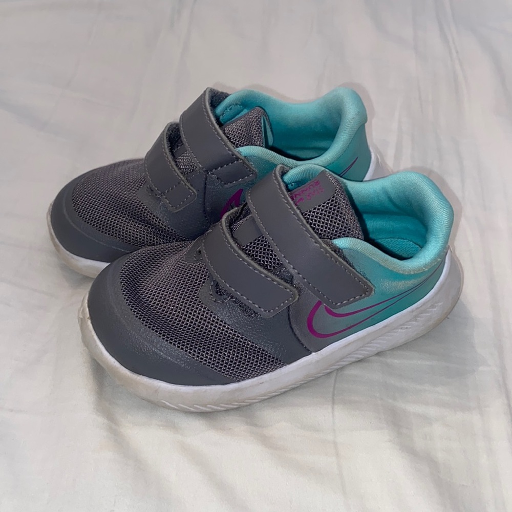 Nike little girls shoes size 7